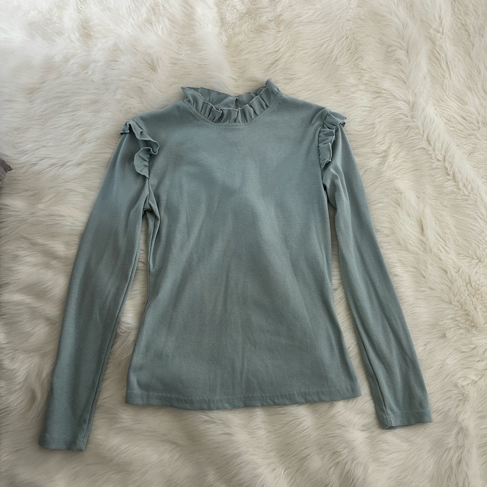 Elegant Ruffled Long Sleeve Top - Gray